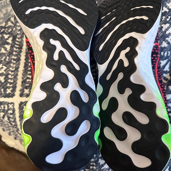 Nike React Infinity Flyknit 3 size 10 - Picture 3 of 3